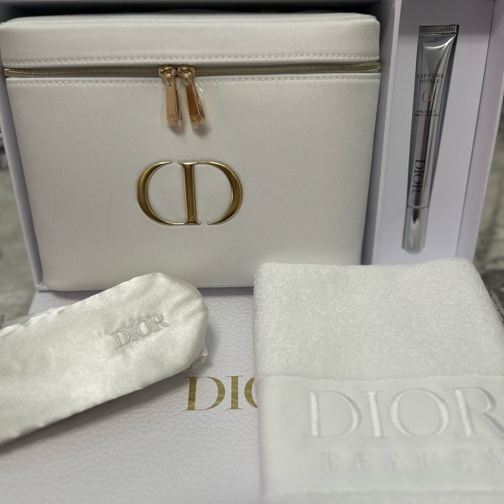 Dior 4 Piece Set with Full Size Hyalushot Wrinkle Corrector - Picture 2 of 8